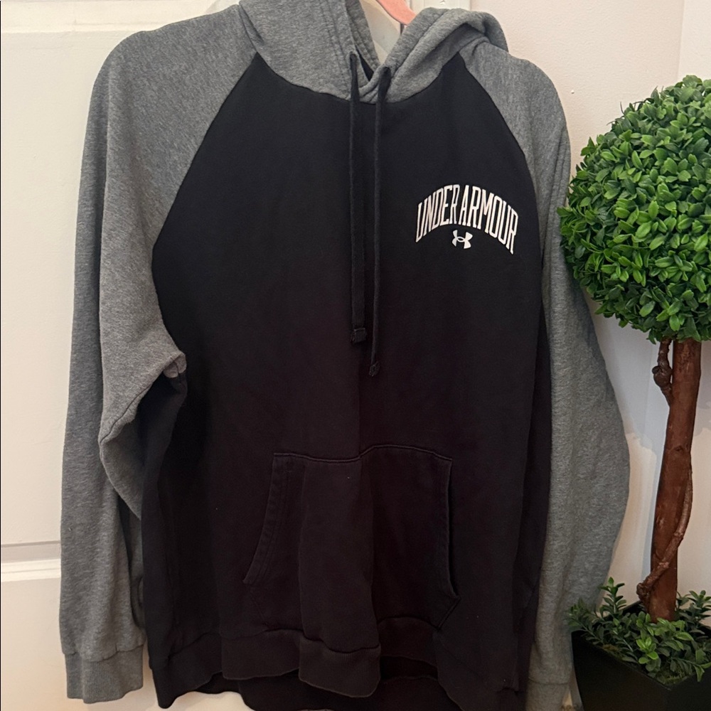Under Armour Men's Black Body Gray Sleeve Hooded Sweatshirt